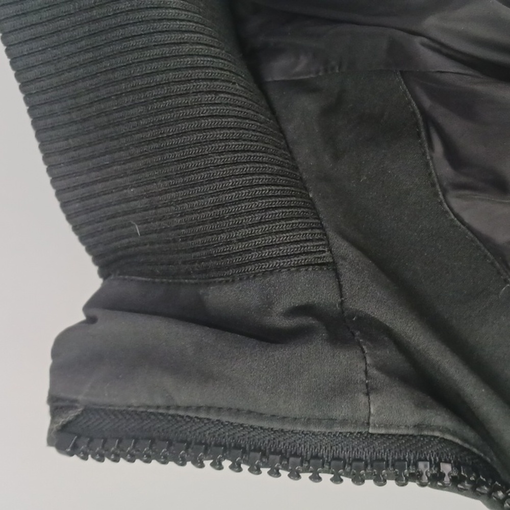 Canada Goose Blk Short Puffer W Hood Jacket. - Picture 10 of 14